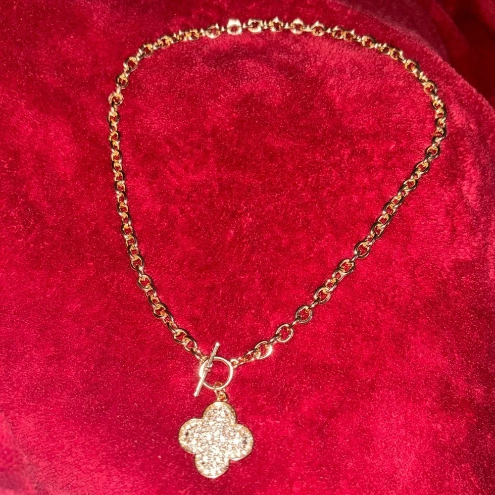 chunky gold tone chain Love clover bling pendant necklace - Picture 2 of 9